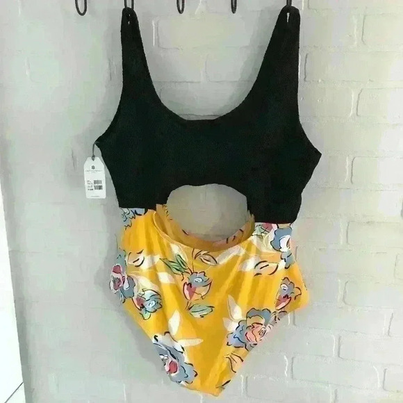 NWT Everyday Sunday Cut out Black/Yellow Floral One piece - Plus Size 3X - Picture 7 of 14